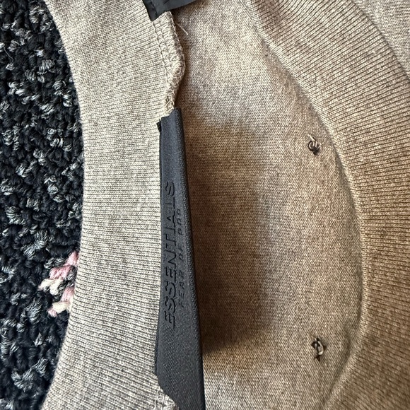 Essential Fear of God Heather Grey T-Shirt (XL) - Picture 5 of 9